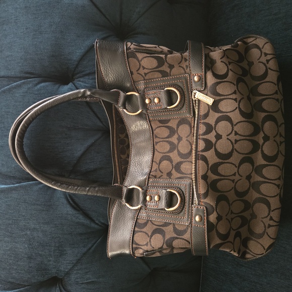 Coach purse. - Picture 2 of 7